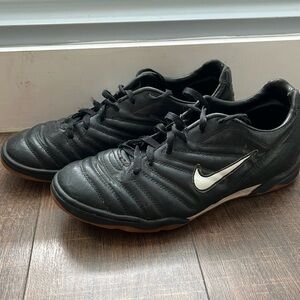 Vintage Nike Tiempo indoor shoes. Size 11 US